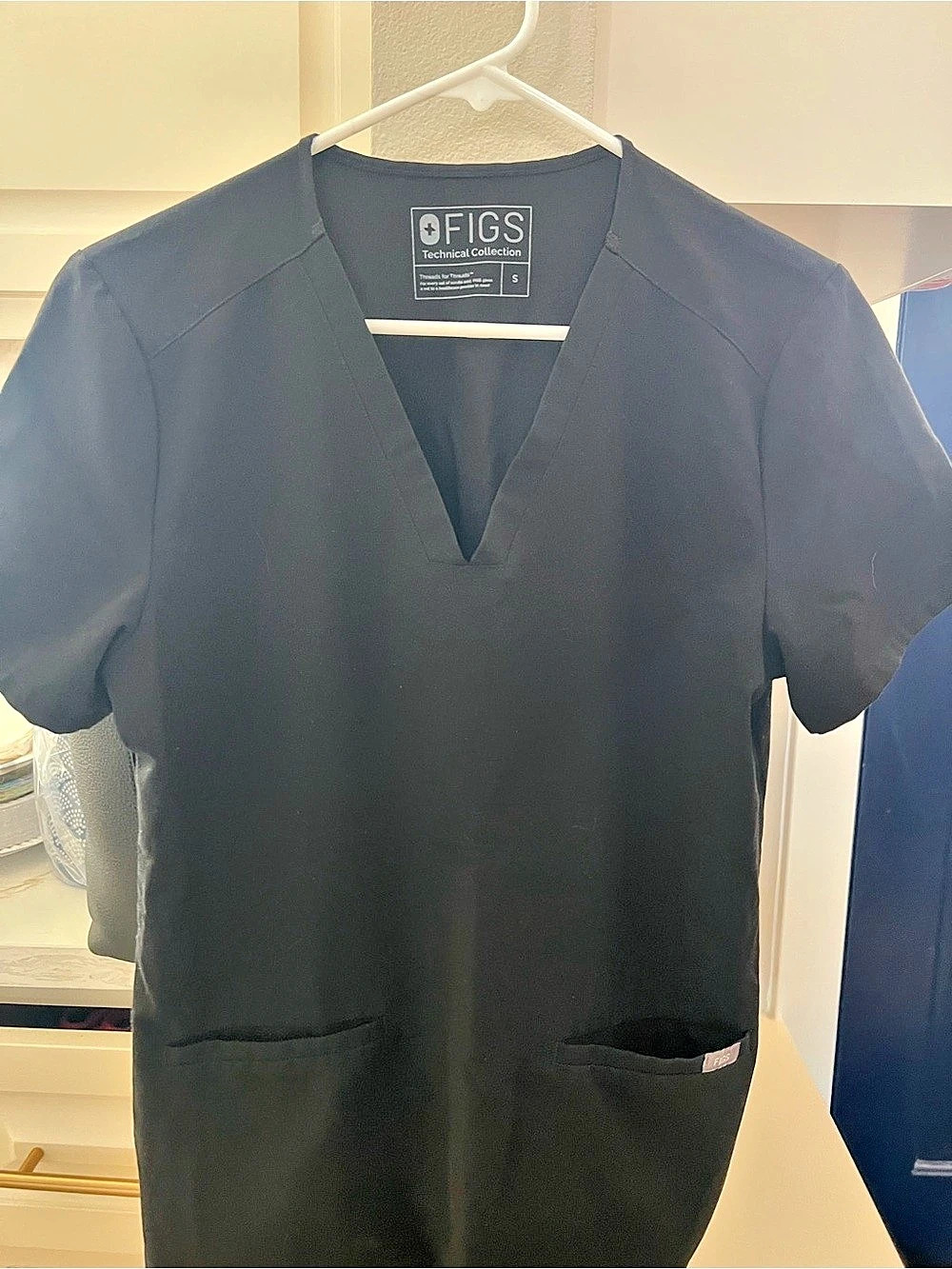 FIGS Casma Three-Pocket Scrub Top Black Small